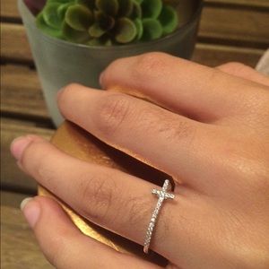 Beautiful 925 Cross ring 😍